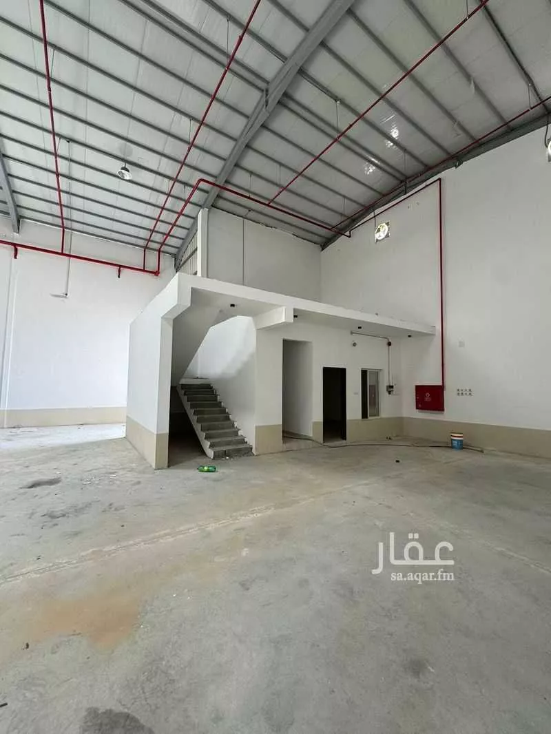 مستودع 1477 م² في النظيم 5