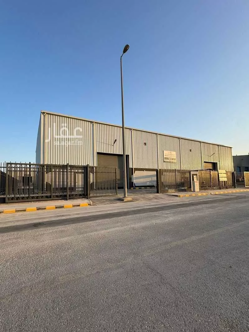 مستودع 1977 م² في الرياض 1