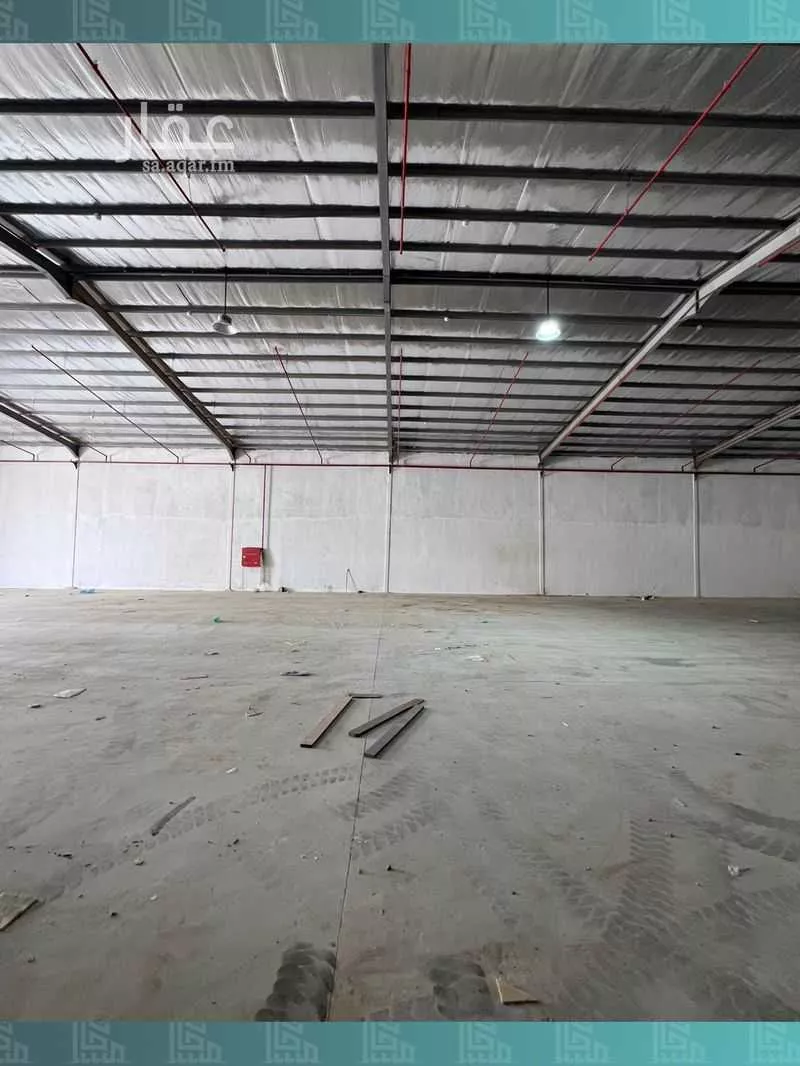 مستودع 1227 م² في ام الشعال 5