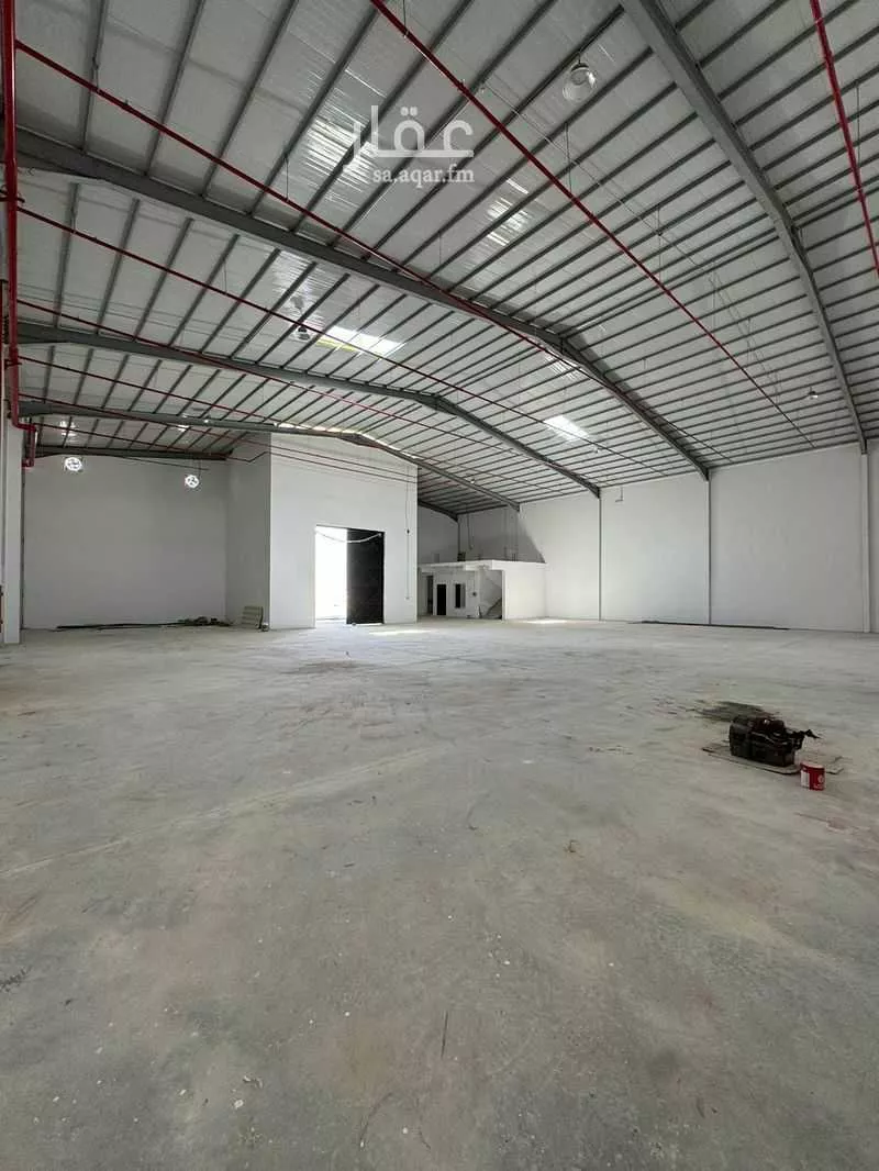 مستودع 1477 م² في النظيم 5
