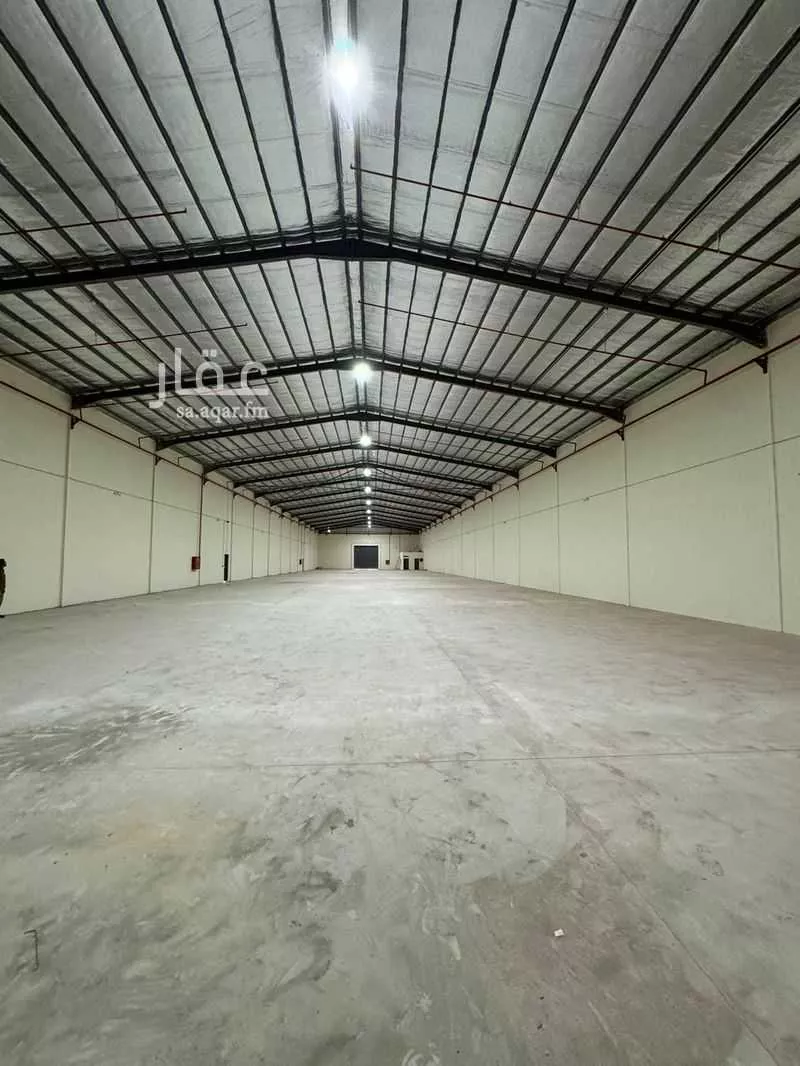 مستودع 4927 م² في الغنامية 3