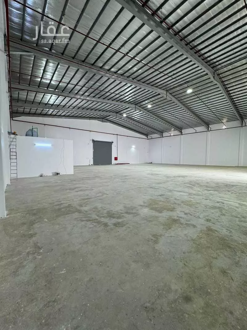 مستودع 1600 م² في المصفاة 4