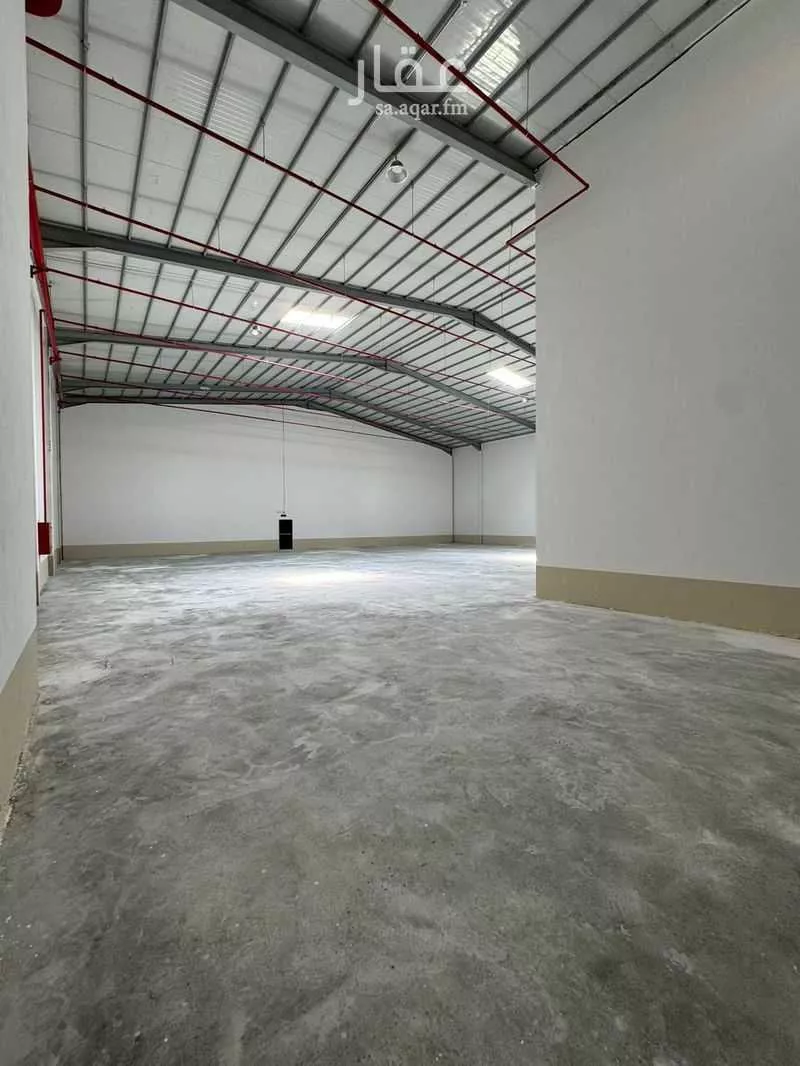 مستودع 1050 م² في النظيم 3