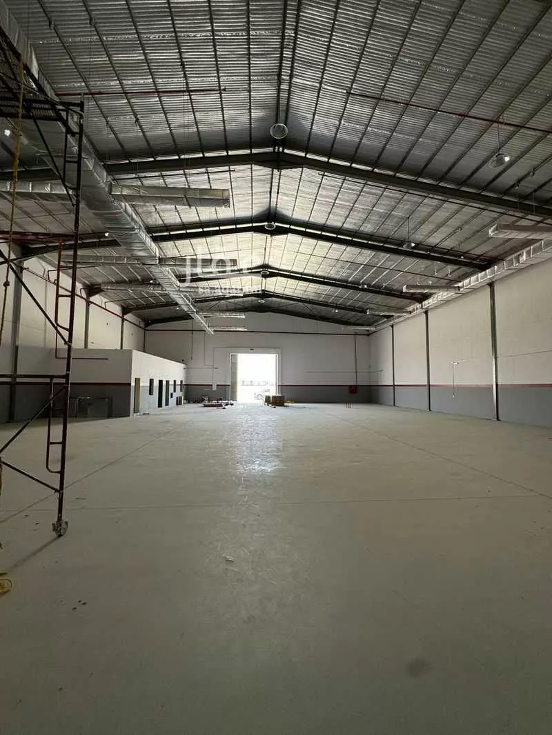 مستودع 1200 م² في طيبة 3