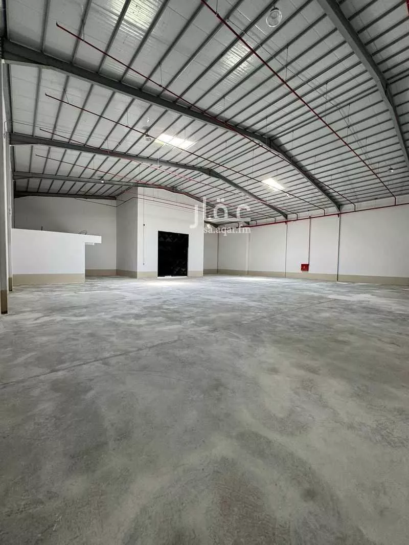 مستودع 1050 م² في النظيم 4