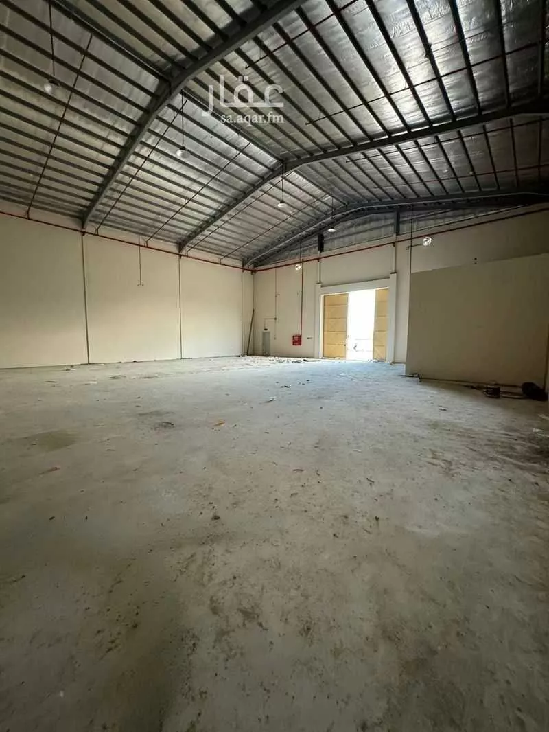مستودع 1600 م² في المصفاة 4