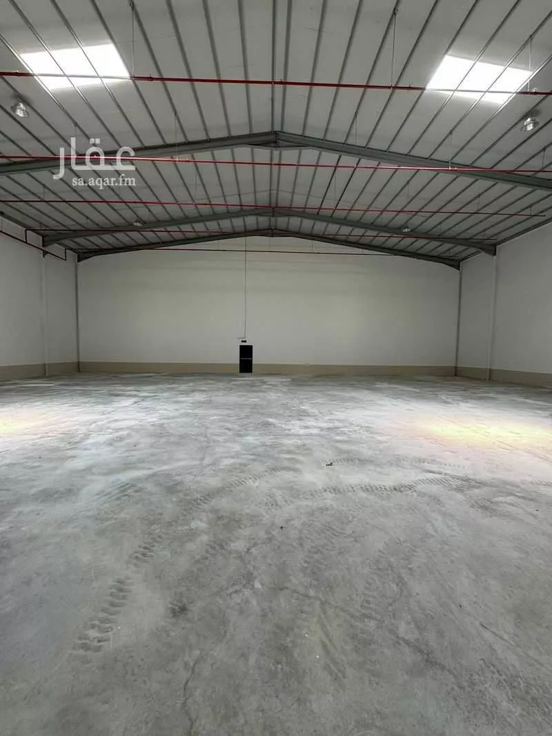مستودع 1050 م² في النظيم 2