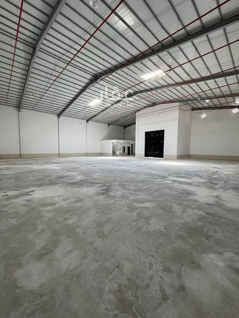 مستودع 1050 م² في النظيم 5