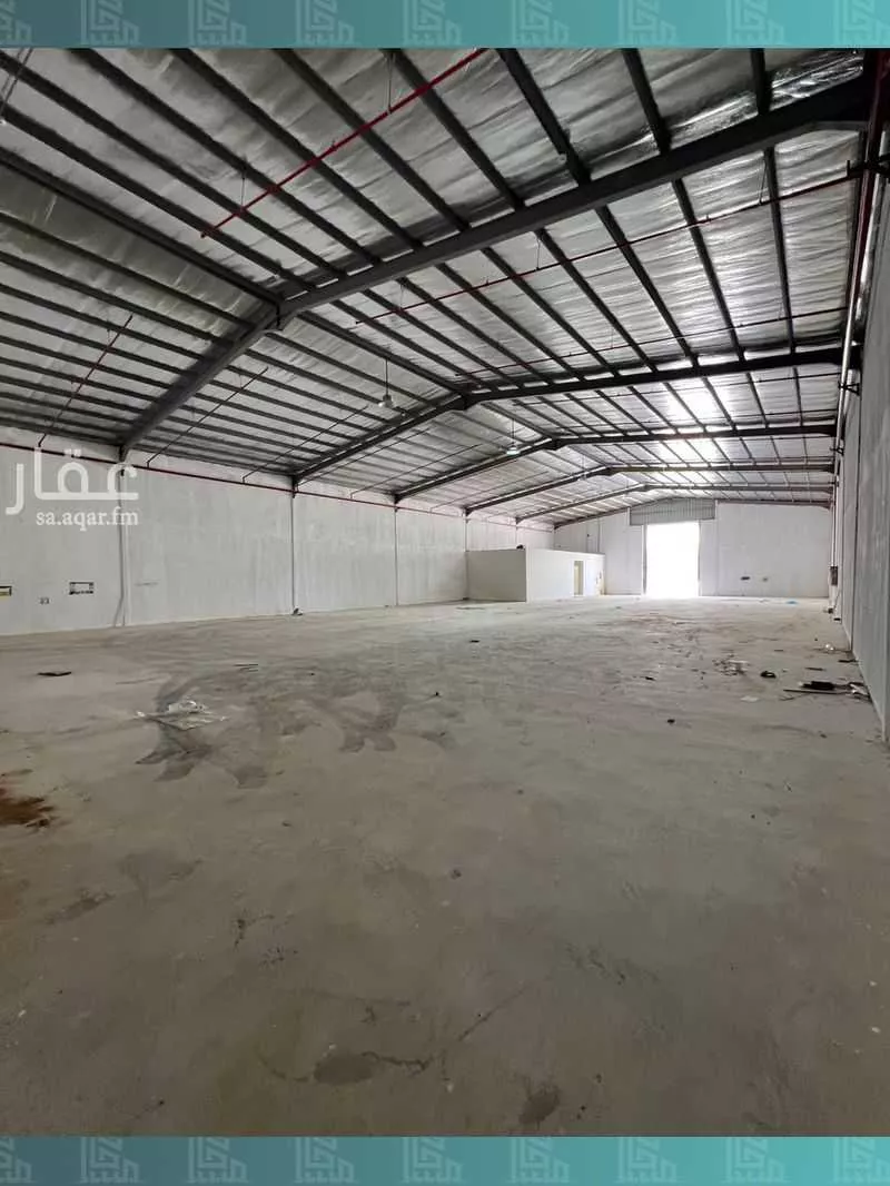 مستودع 1227 م² في ام الشعال 3