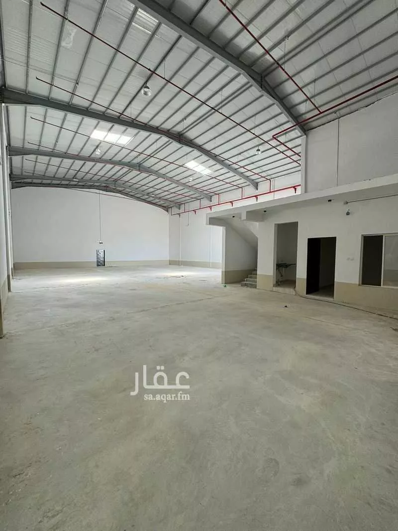 مستودع 1477 م² في النظيم 4