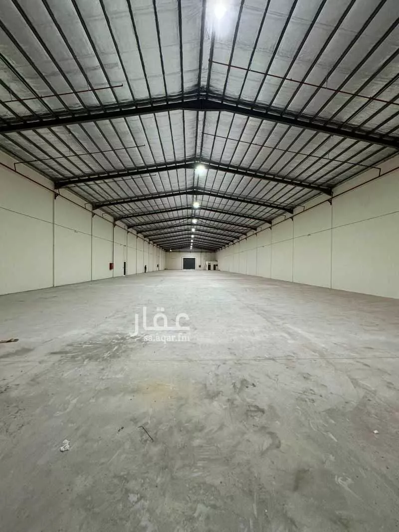 مستودع 4927 م² في الغنامية 4