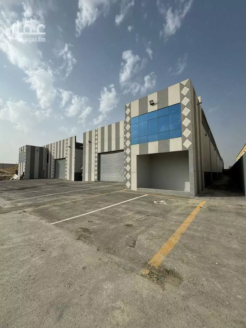 4250 sqm warehouse in Taibah 1