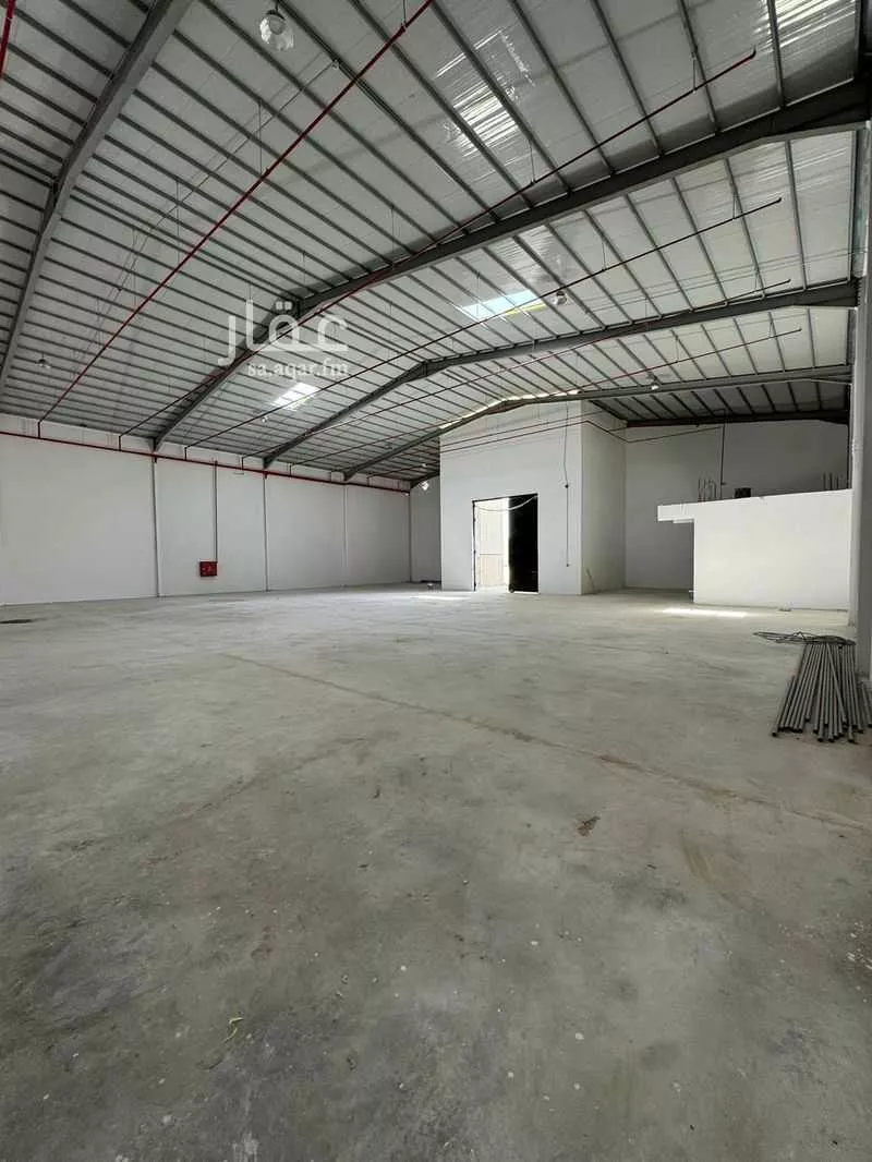 مستودع 1477 م² في النظيم 4