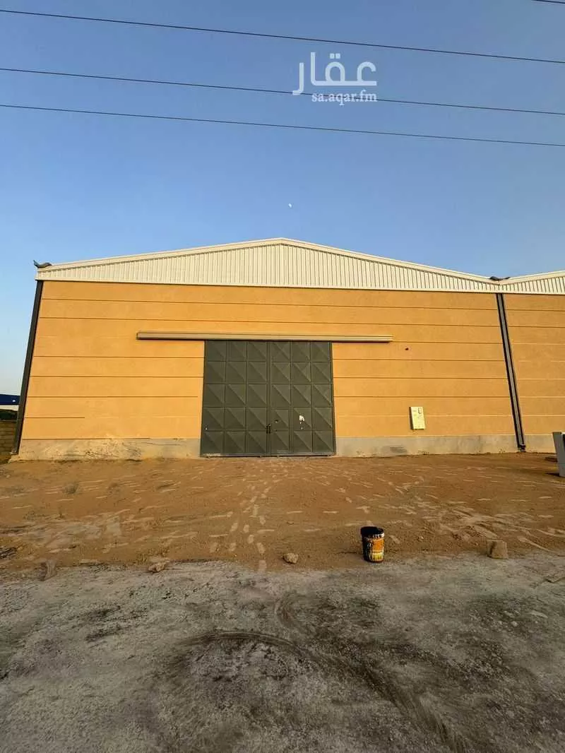 مستودع 4927 م² في الغنامية 1