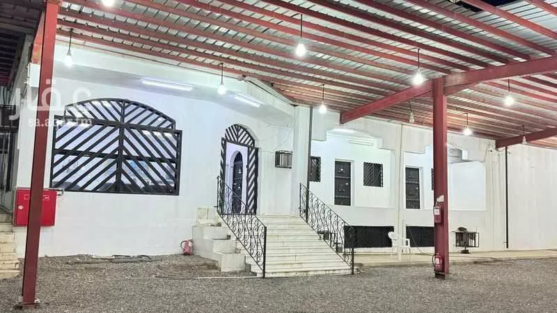 محل 2250 م² في الدار 3