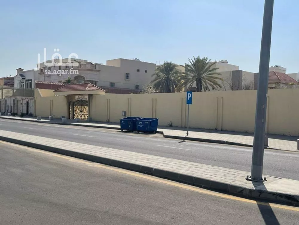 1675 sqm land in Al Rabwa 3
