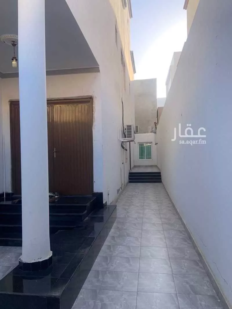 فيلا 7 غرف في الامواج 1