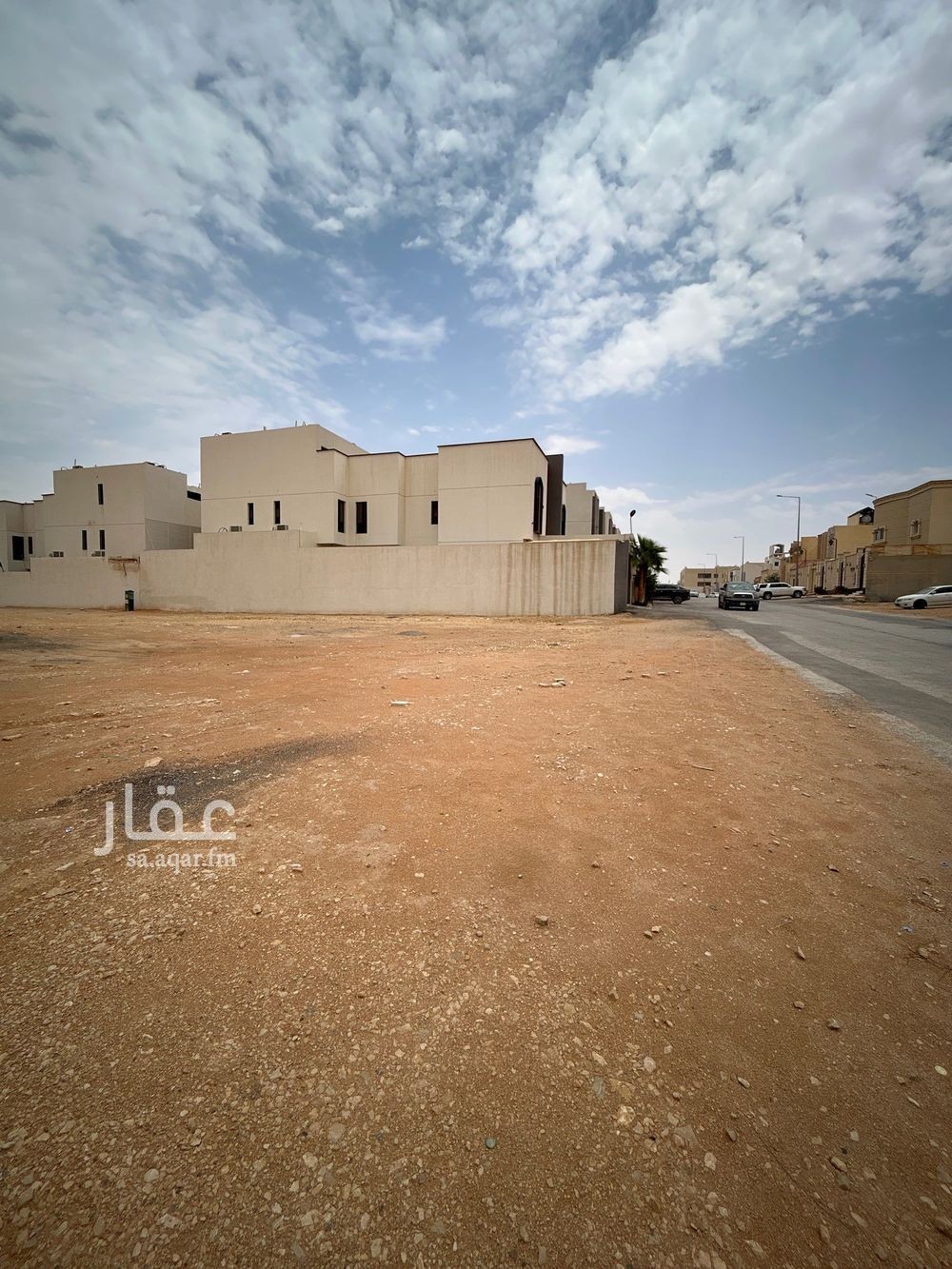 عقار  في عكاظ، الرياض 5