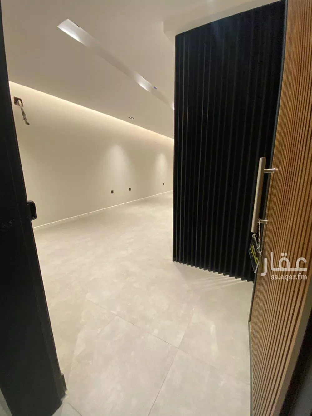 فيلا 4 غرف في العارض 2