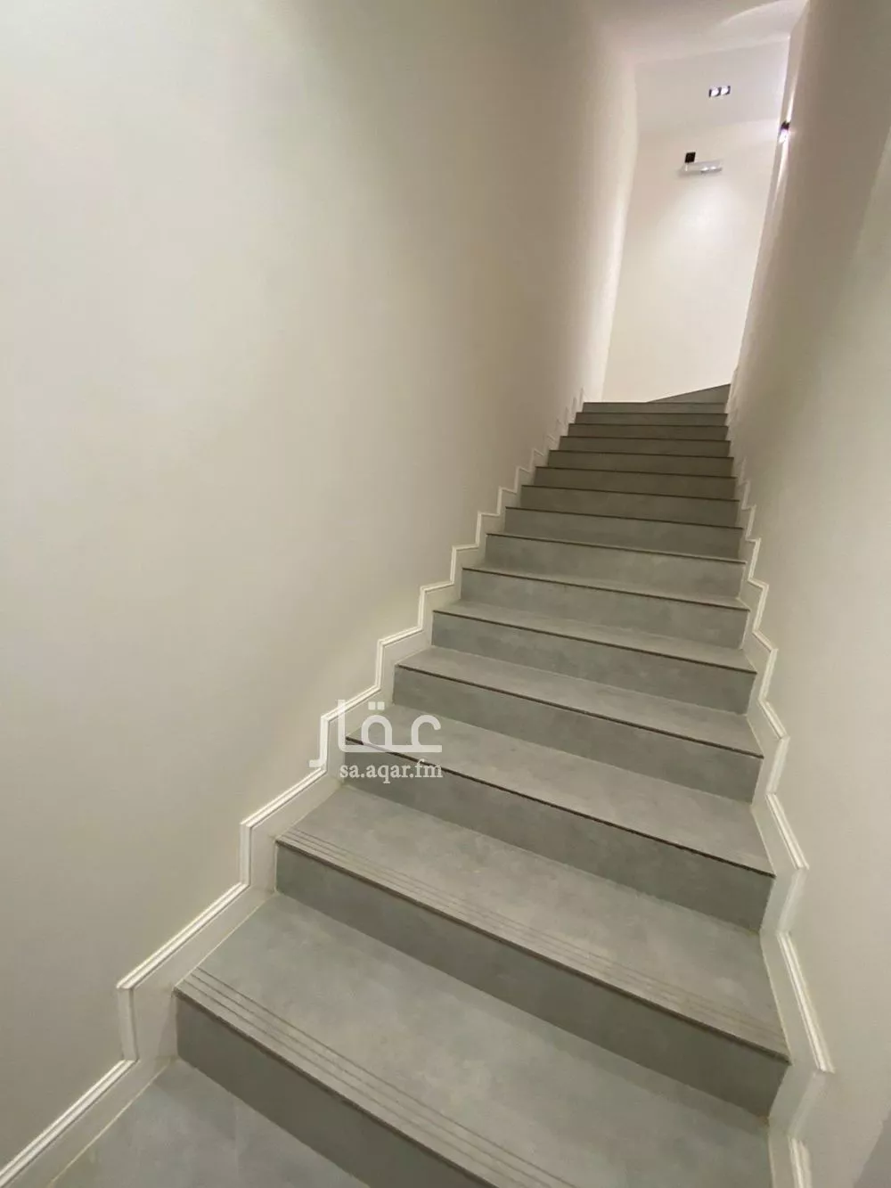 فيلا 4 غرف في العارض 3