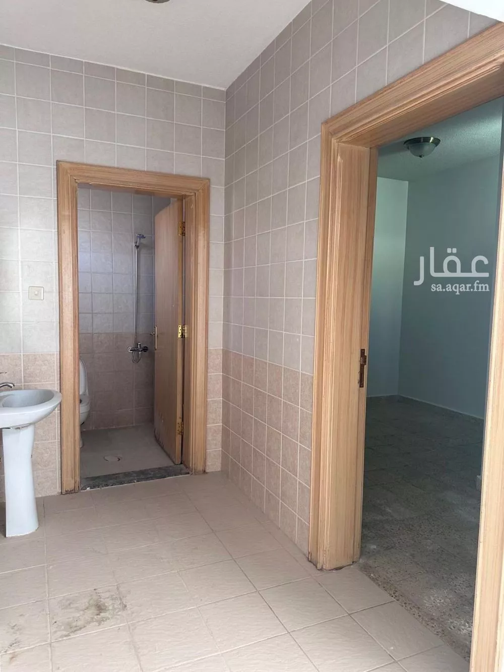 فيلا 12 غرف في العقيق 2