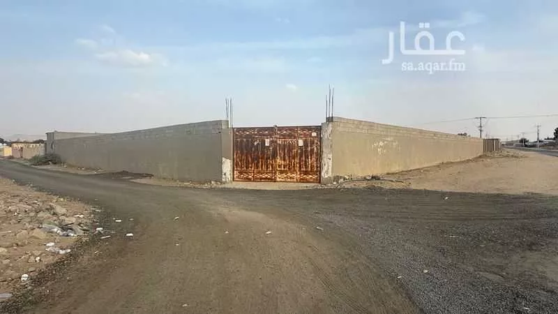 أرض 2500 م² في الحمراء و ام الجود 1