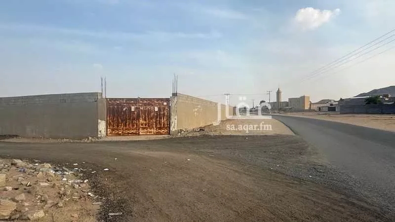 أرض 2500 م² في الحمراء و ام الجود 5