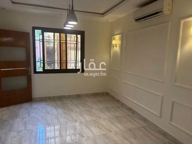 فيلا 8 غرف في عرقة 4