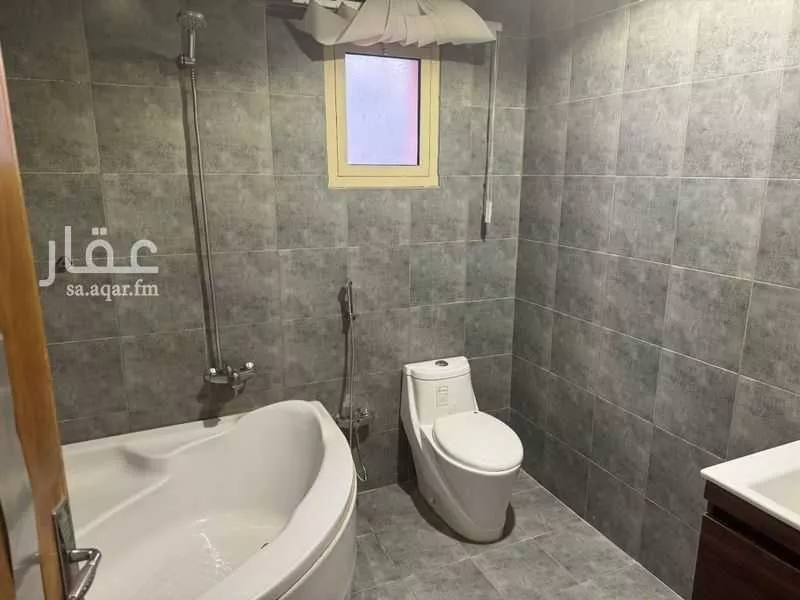 فيلا 8 غرف في عرقة 3