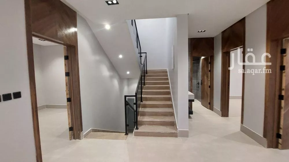 فيلا 5 غرف في عكاظ 3