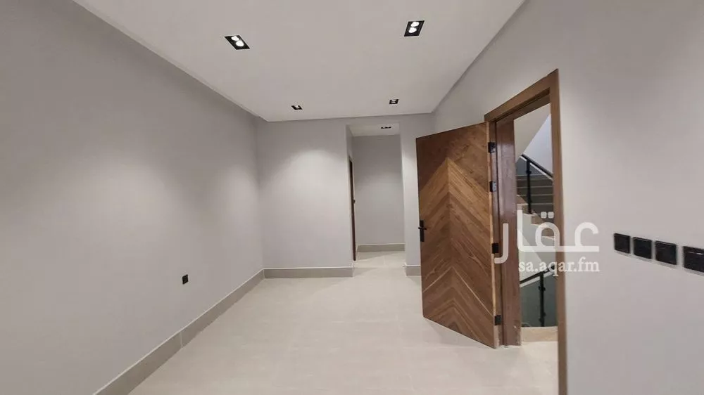 فيلا 5 غرف في عكاظ 5