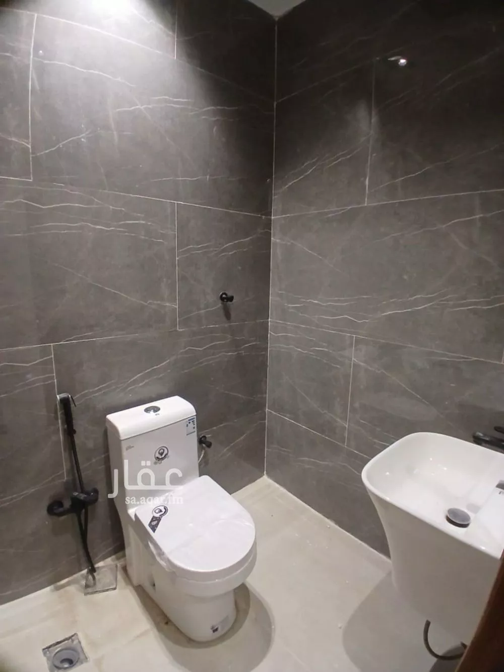 فيلا 5 غرف في عكاظ 2