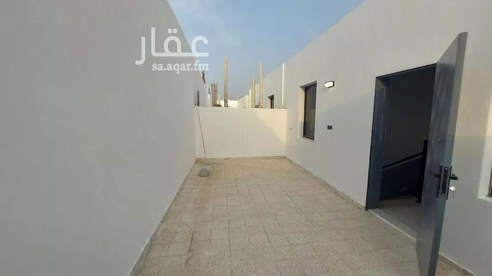 فيلا 5 غرف في عكاظ 4