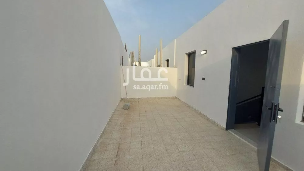 فيلا 5 غرف في عكاظ 5