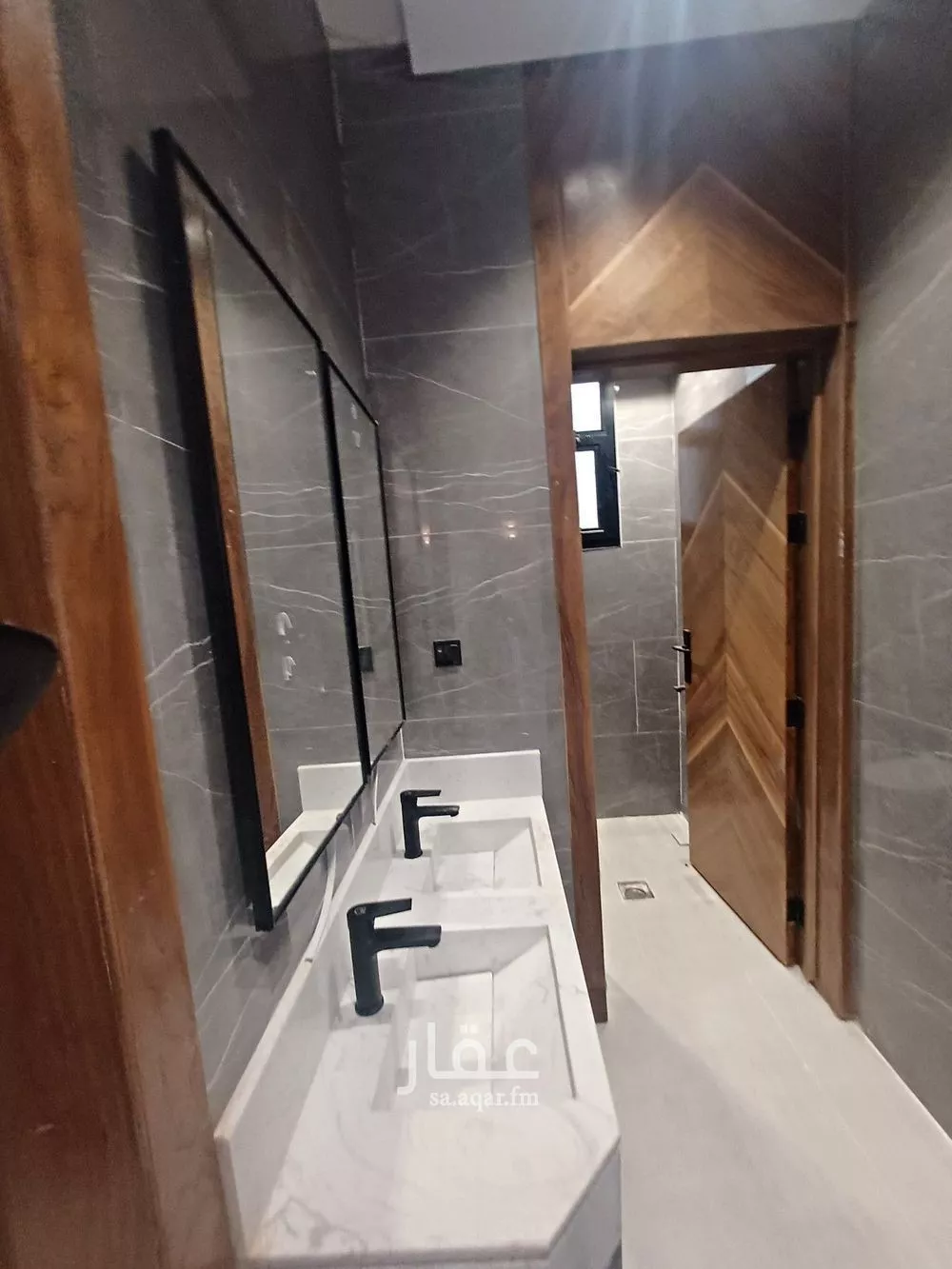 فيلا 5 غرف في عكاظ 3