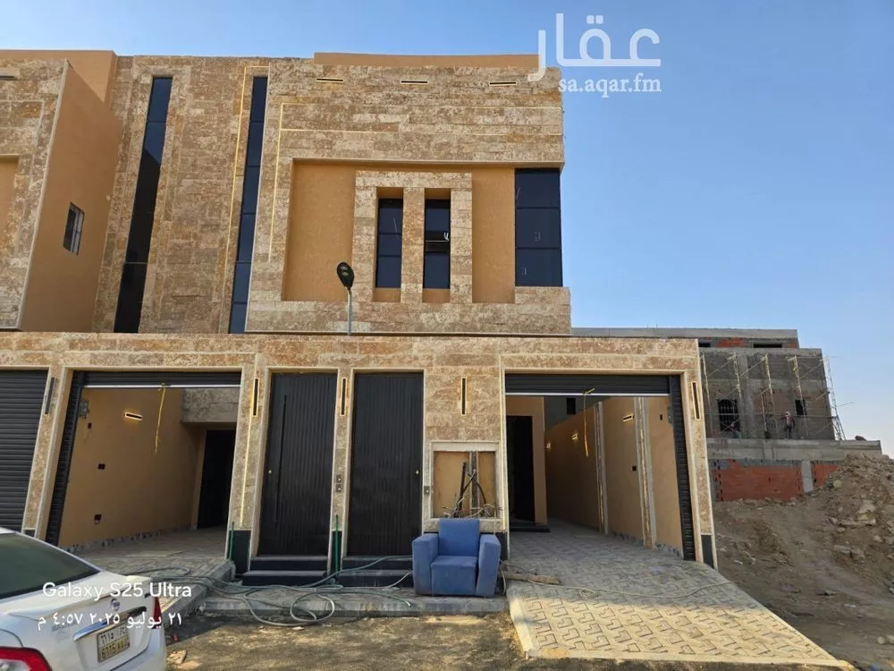 5 bedroom floor in Tuwaiq 1