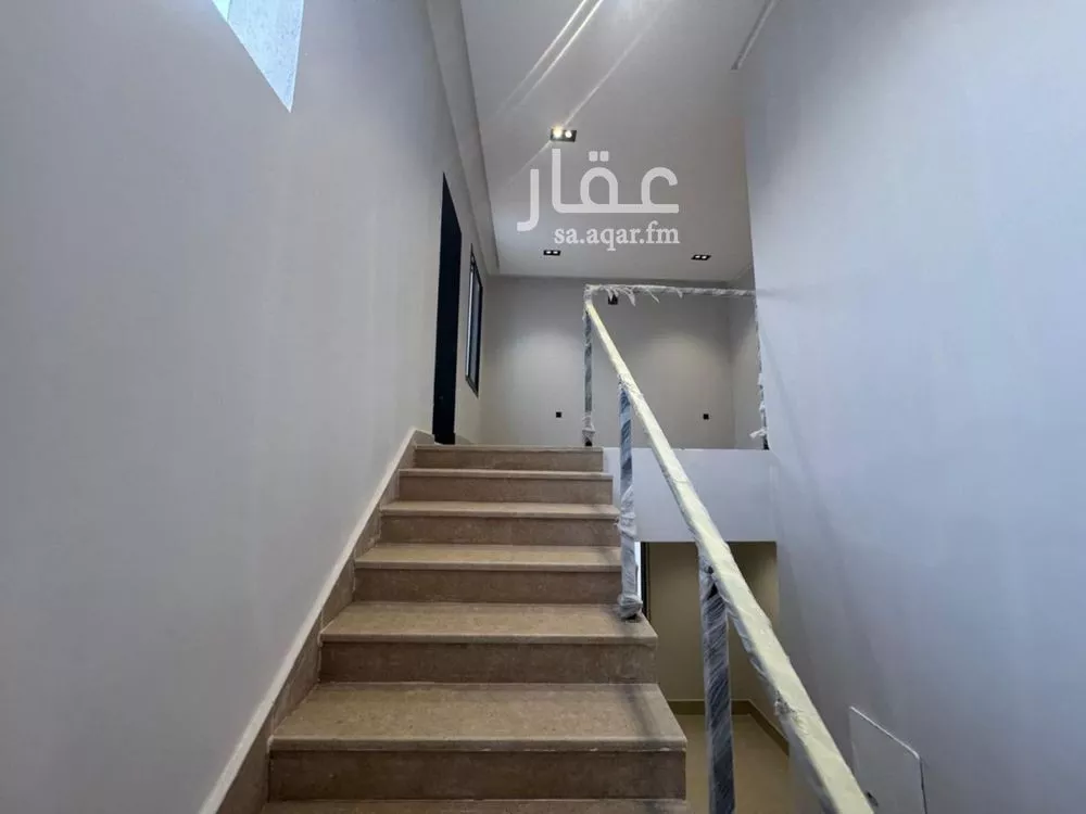 فيلا 5 غرف في عكاظ 4