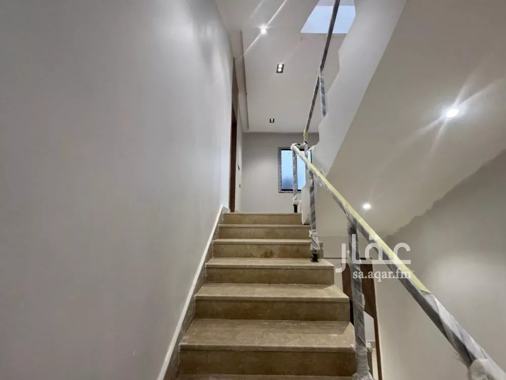 فيلا 5 غرف في عكاظ 3