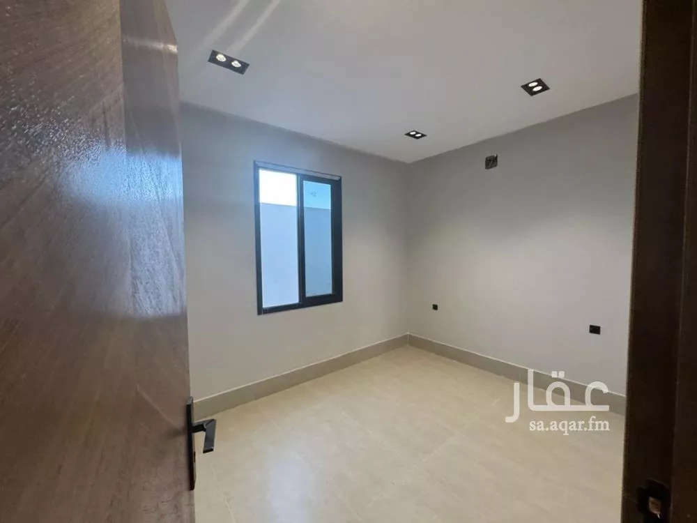 فيلا 5 غرف في عكاظ 5