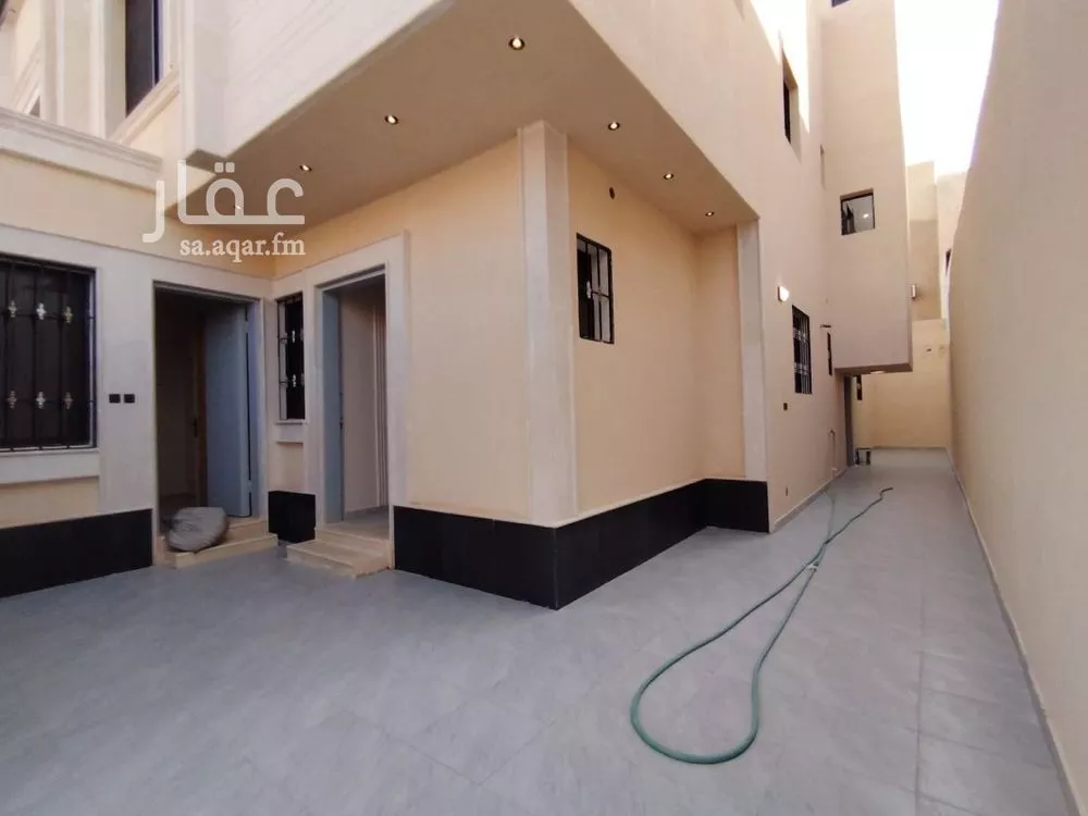 فيلا 5 غرف في العريجاء الغربية 1