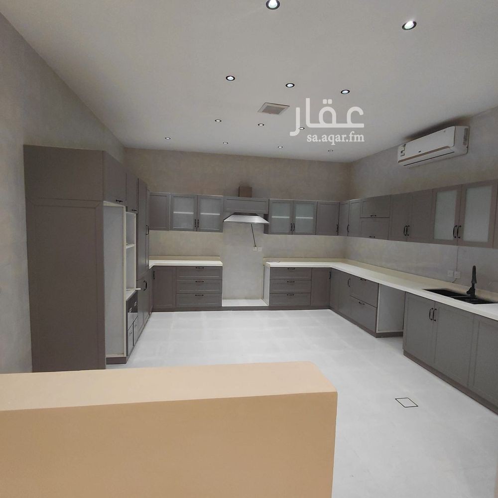 8 bedroom villa in Granada, Riyadh 8