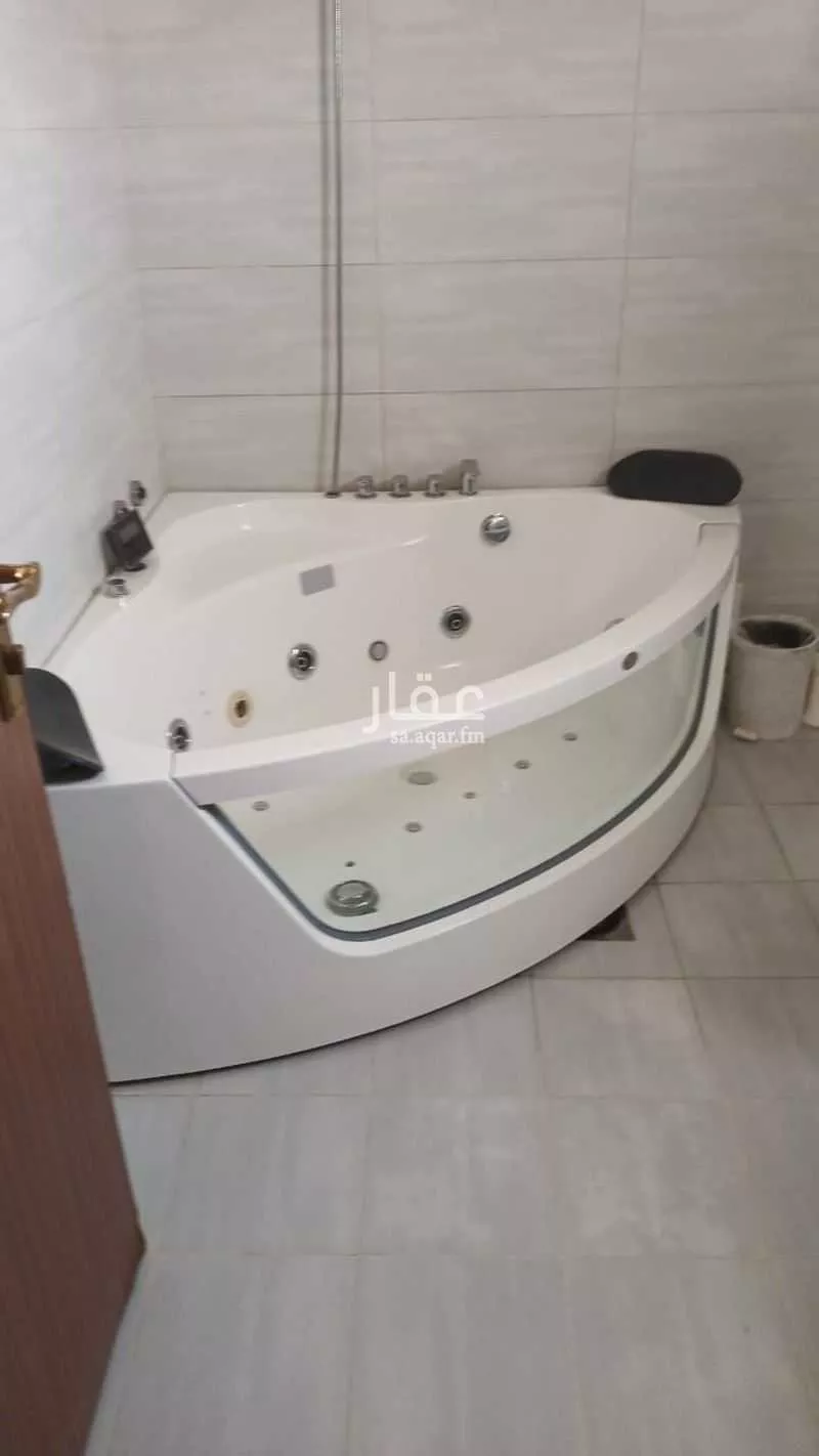 4 bedroom villa in King Abdul Aziz, Riyadh 5