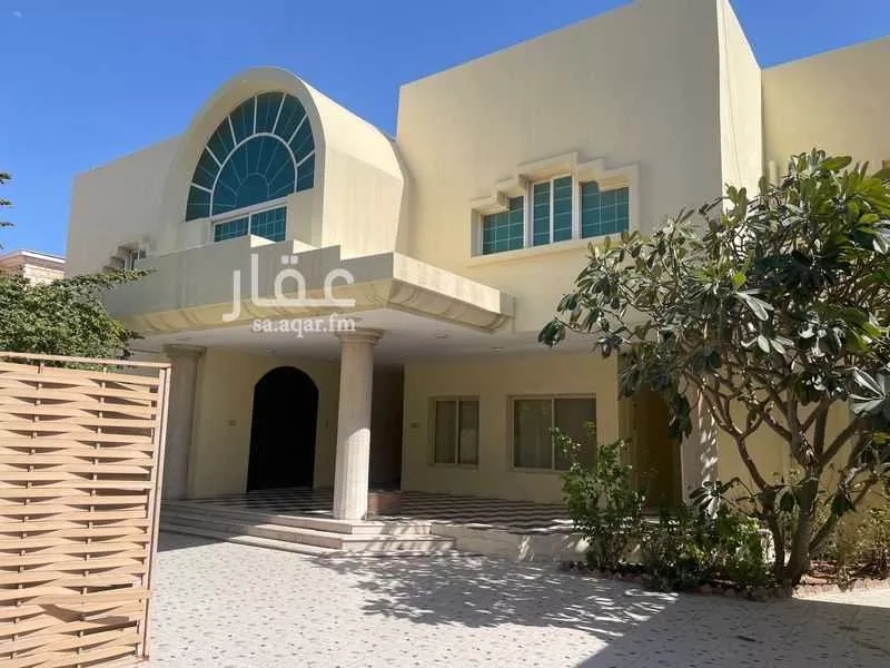 فيلا 7 غرف في الدوحة الشمالية 2