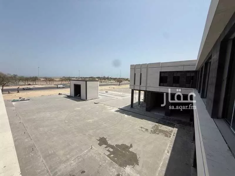 محل 3373 م² في الامواج 2