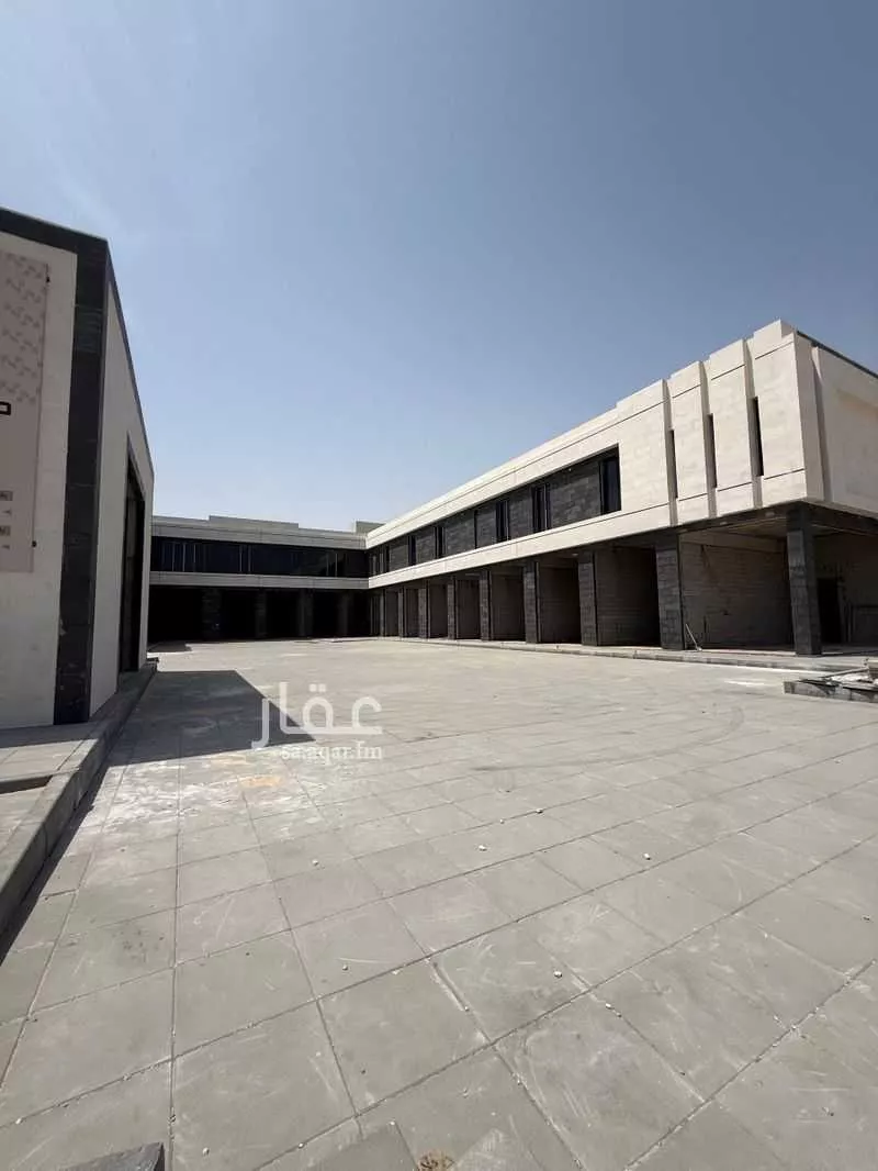 محل 3373 م² في الامواج 5