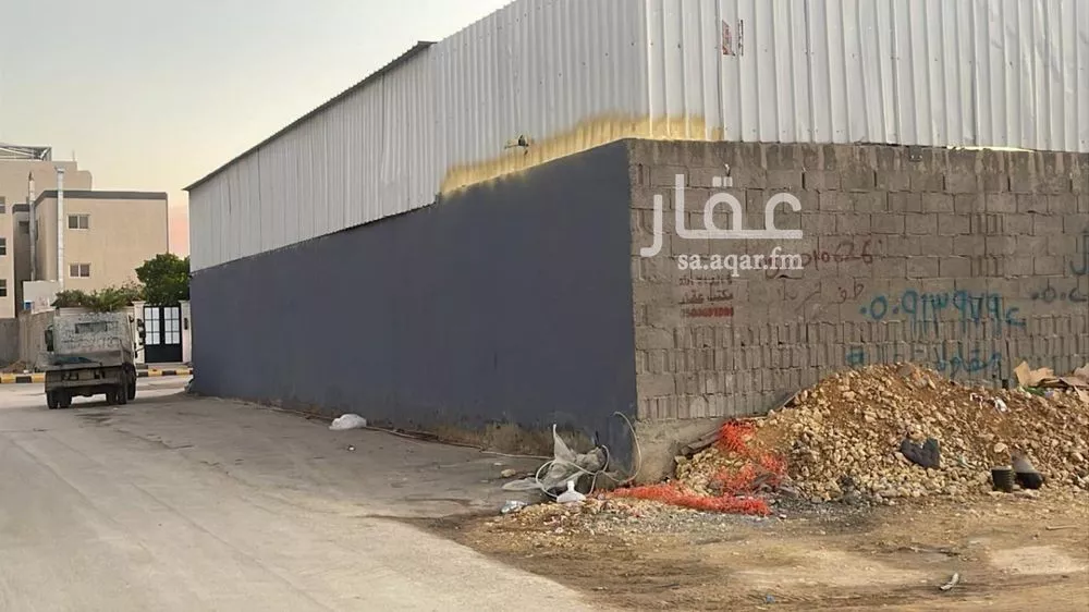 أرض 1001 م² في العارض 2