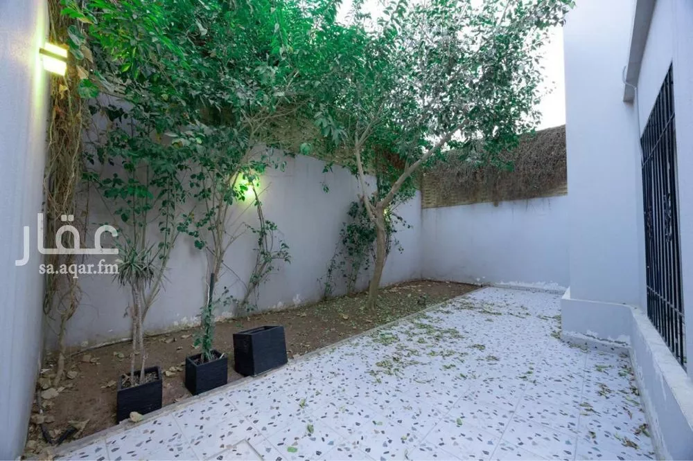 فيلا 5 غرف في النرجس 4