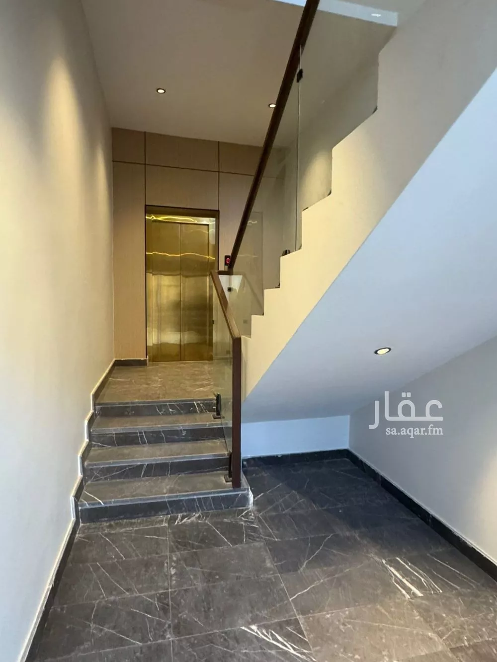 فيلا 5 غرف في العارض 2