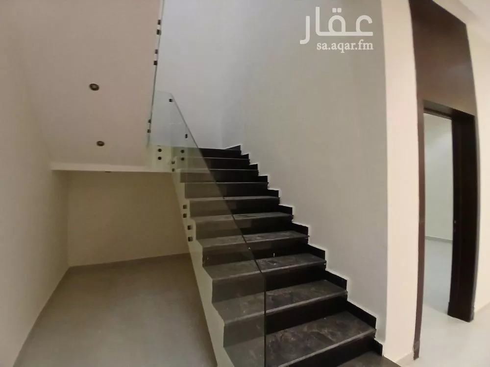 3 bedroom floor in As Suwaidi 4