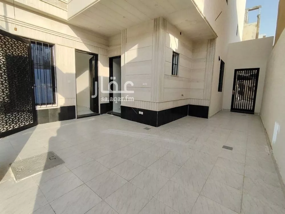 5 bedroom villa in Al Uraija Al Gharbiyah 3